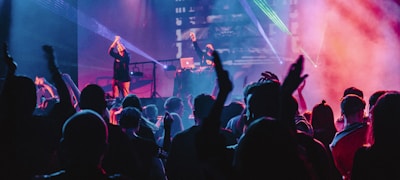 在线体育社区聊天界面与用户头像展示